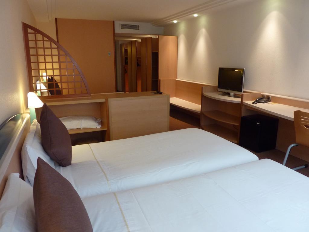 Hotel Tropical Les Escaldes Bilik gambar